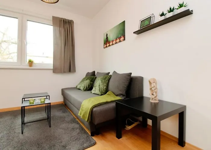 Modern Balcony With Free Parking *